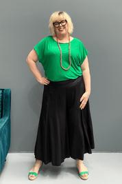 Trendy plus size culottes designed for all body shapes, offering comfort and style.