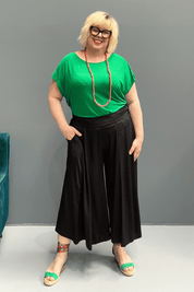 Trendy plus size culottes designed for all body shapes, offering comfort and style.