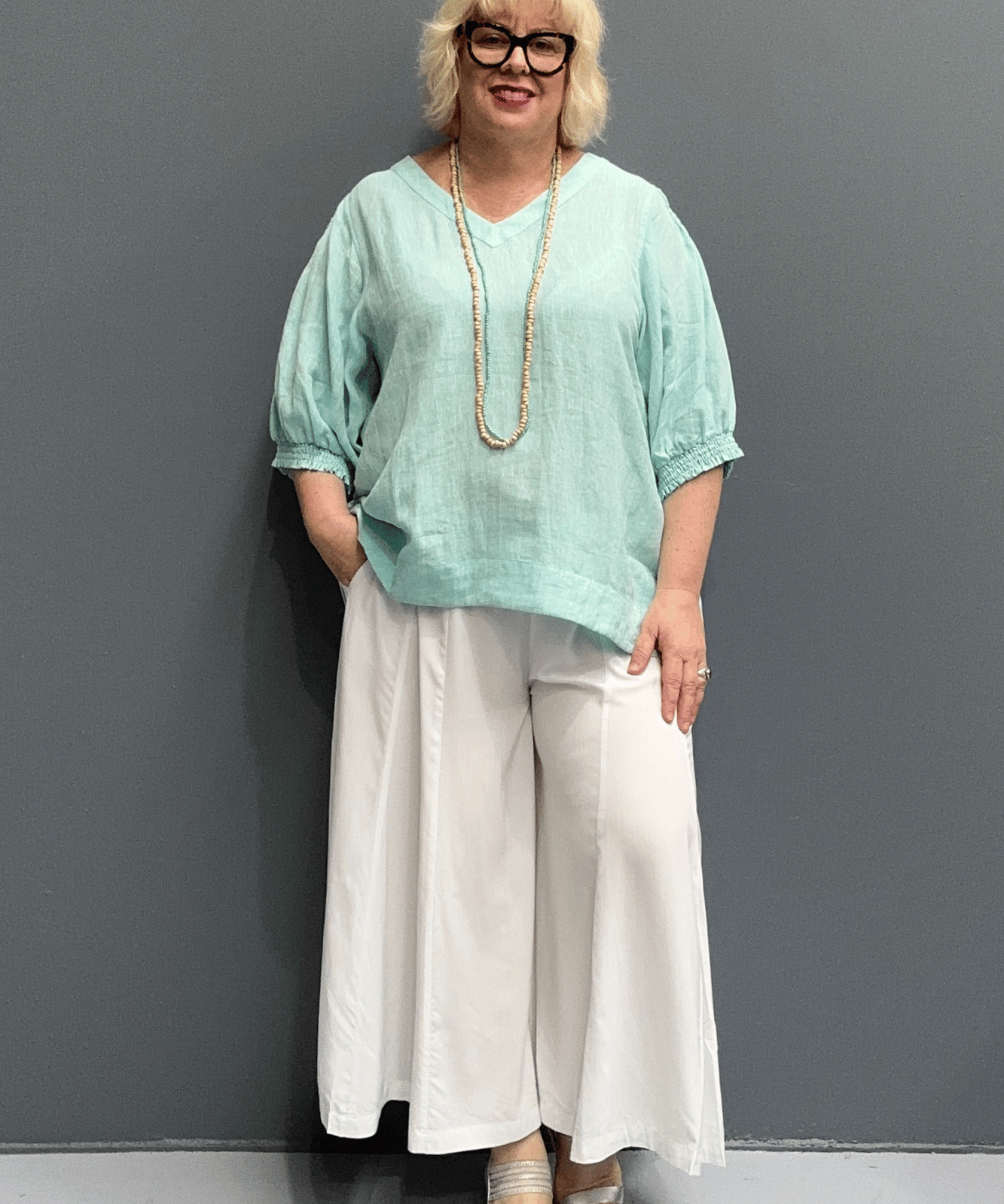 'Holly' linen top for plus size women features a high-low hem, balloon sleeves, and a comfortable fit for warm weather.