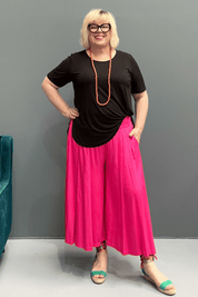 Plus size 'OBSESSION' culottes combining skirt elegance and pant versatility, perfect for curvy body shapes.