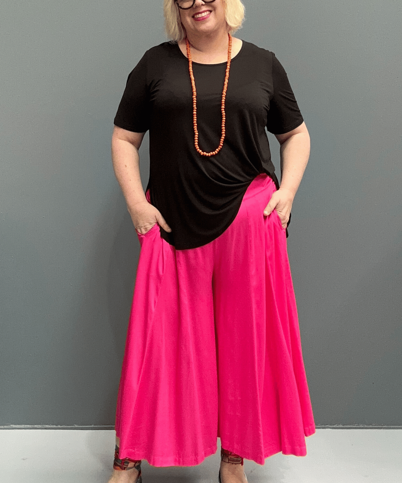 Plus size 'OBSESSION' culottes combining skirt elegance and pant versatility, perfect for curvy body shapes.