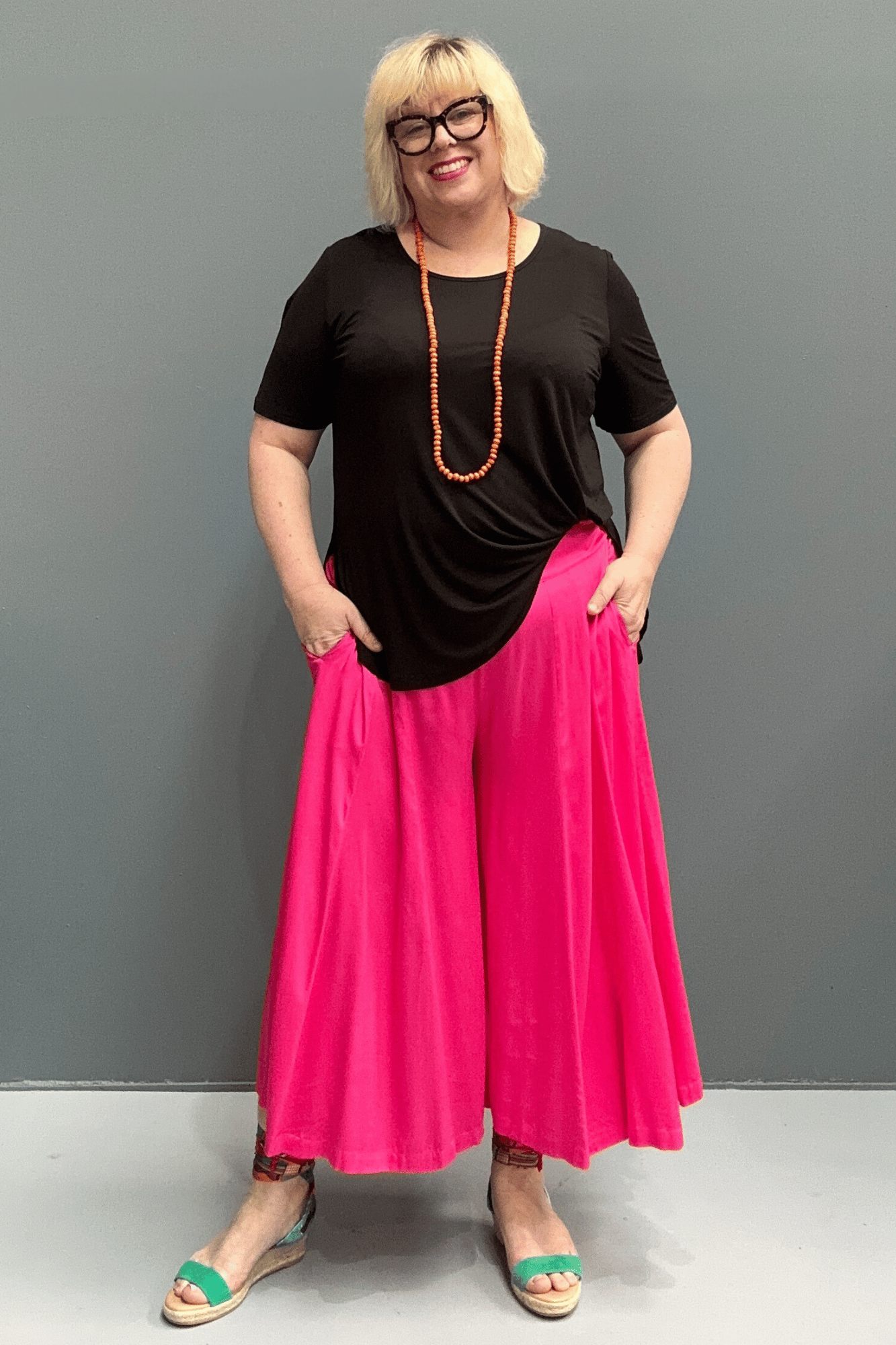 Plus size 'OBSESSION' culottes combining skirt elegance and pant versatility, perfect for curvy body shapes.