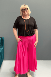 Plus size 'OBSESSION' culottes combining skirt elegance and pant versatility, perfect for curvy body shapes.