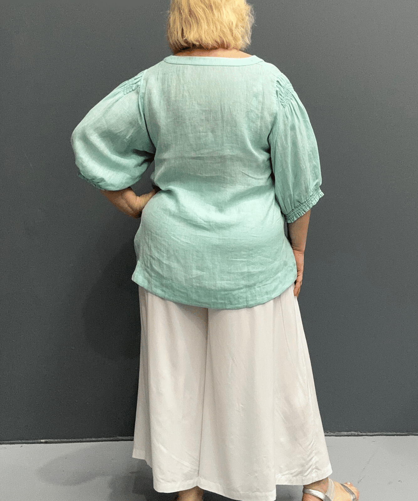 'Holly' linen top for plus size women features a high-low hem, balloon sleeves, and a comfortable fit for warm weather.