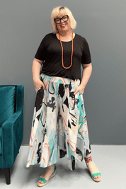 Comfy plus size culottes that elevate confidence and style for all body shapes.