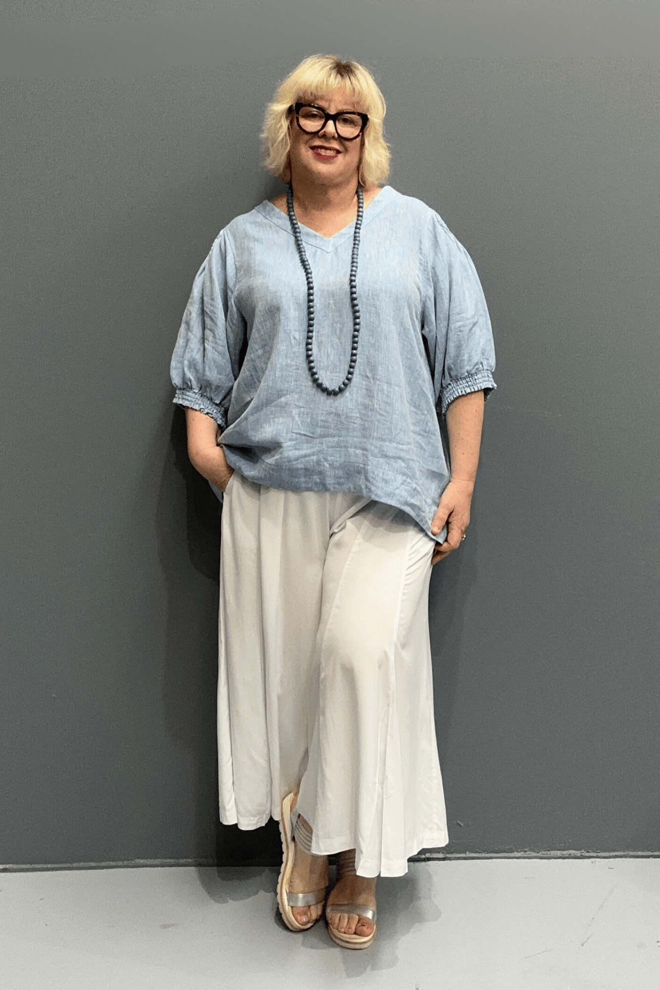 Plus size 'HOLLY' linen top with high-low hem and balloon sleeves for comfort and style.