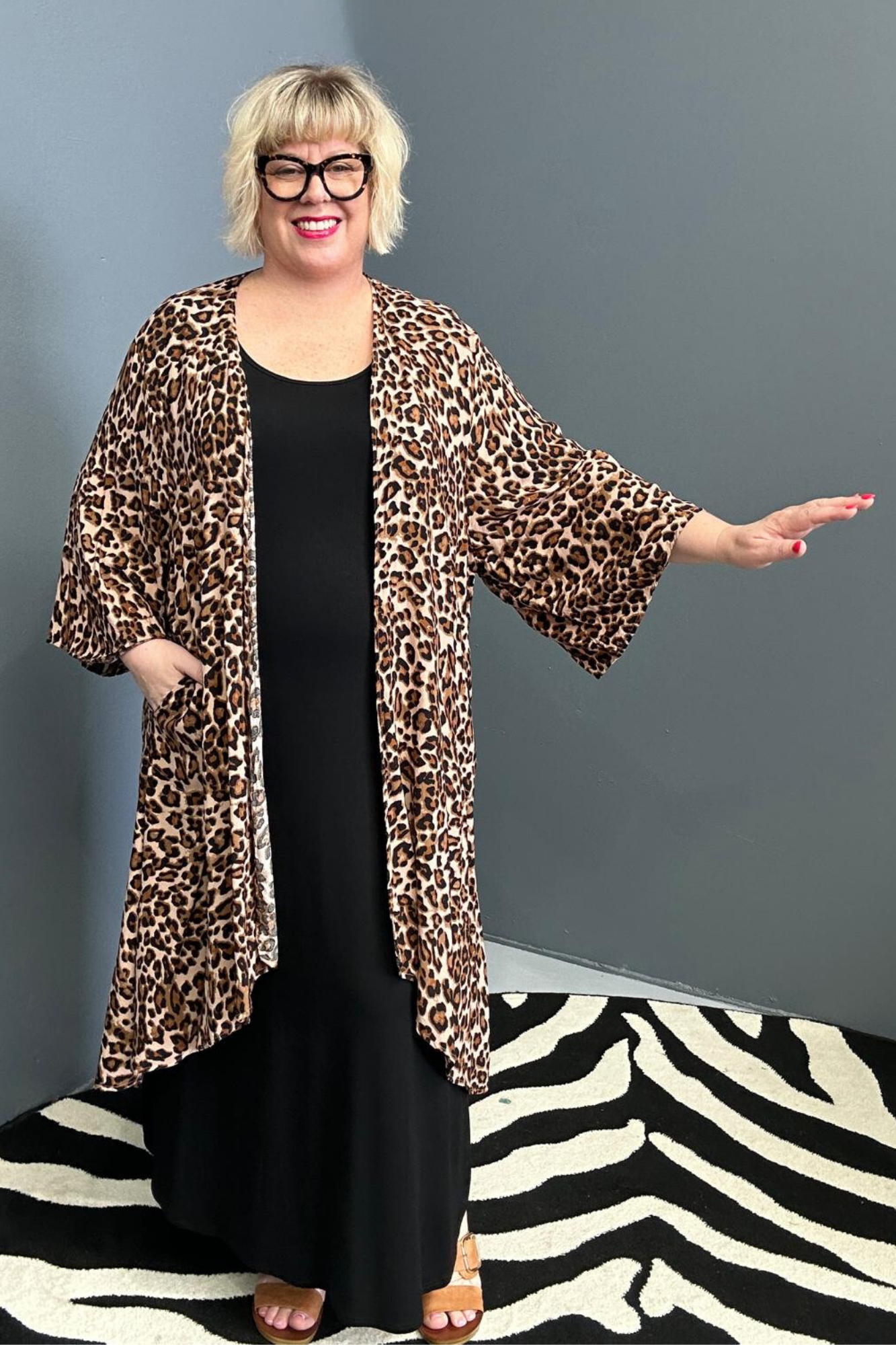 Flowy kimono duster with a chic leopard print.