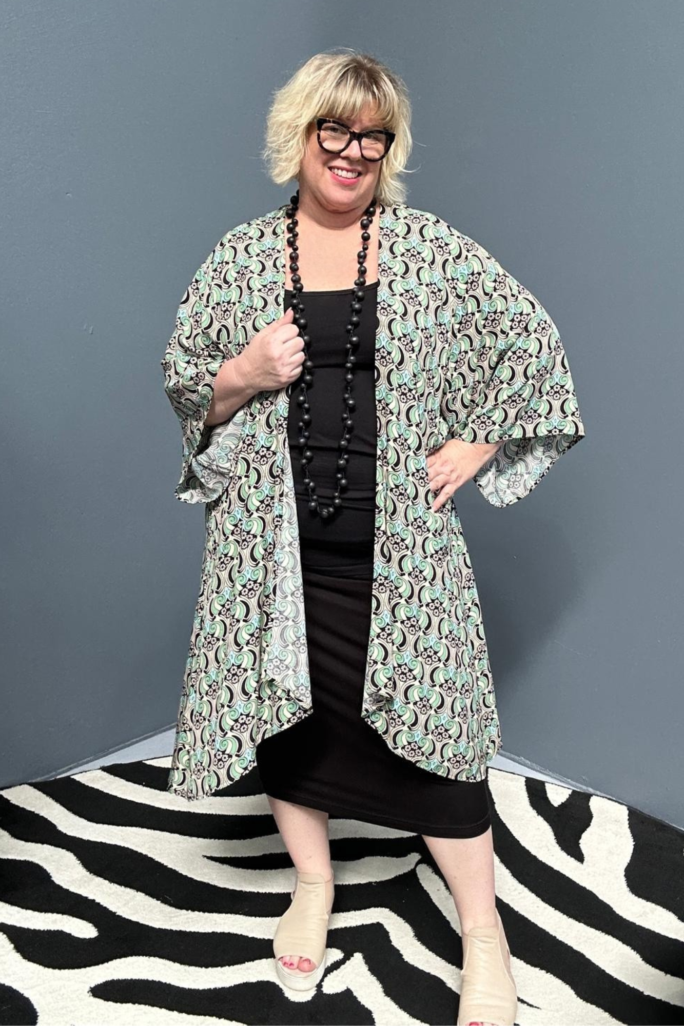 Flowy kimono duster with a refreshing Mint Swirl print.