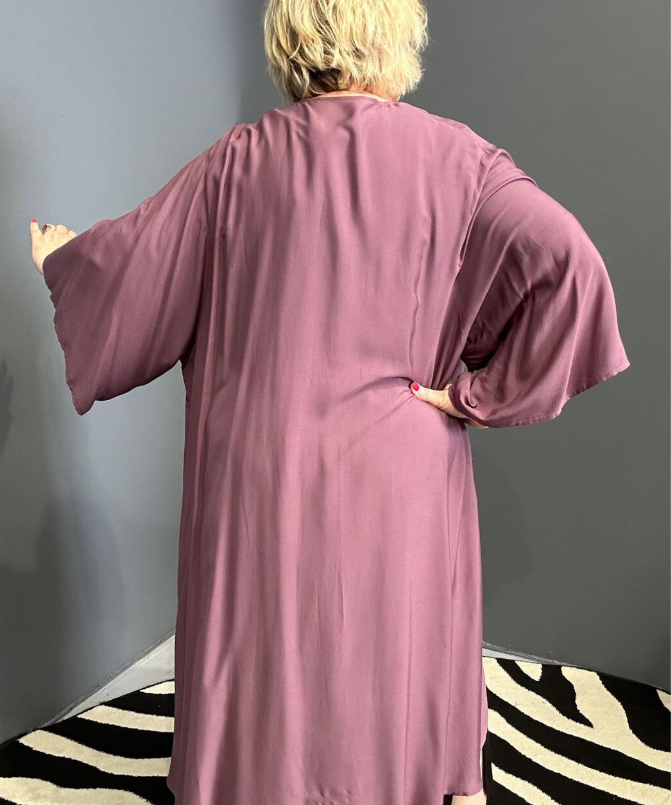 Flowy kimono duster in a luxe mulberry shade.