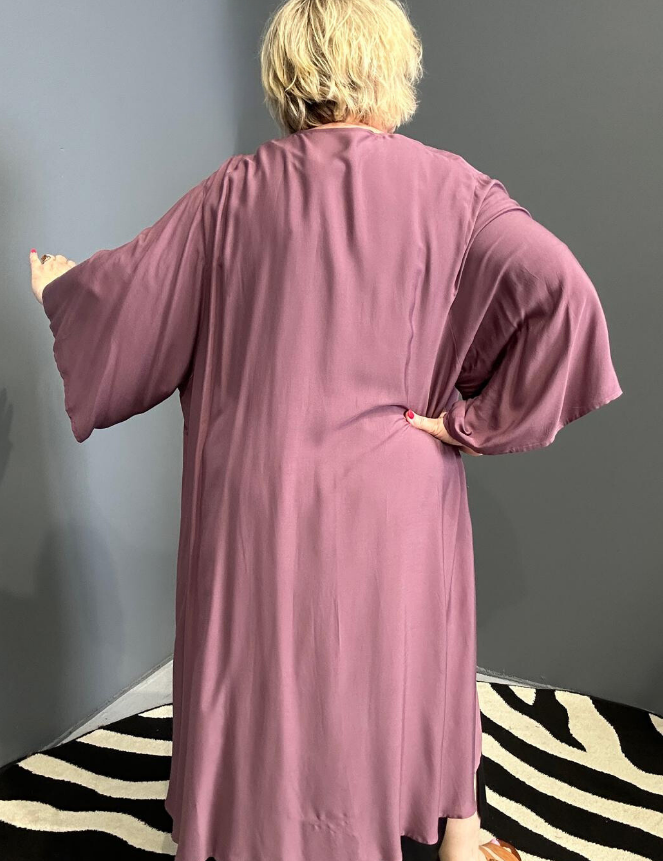Flowy kimono duster in a luxe mulberry shade.