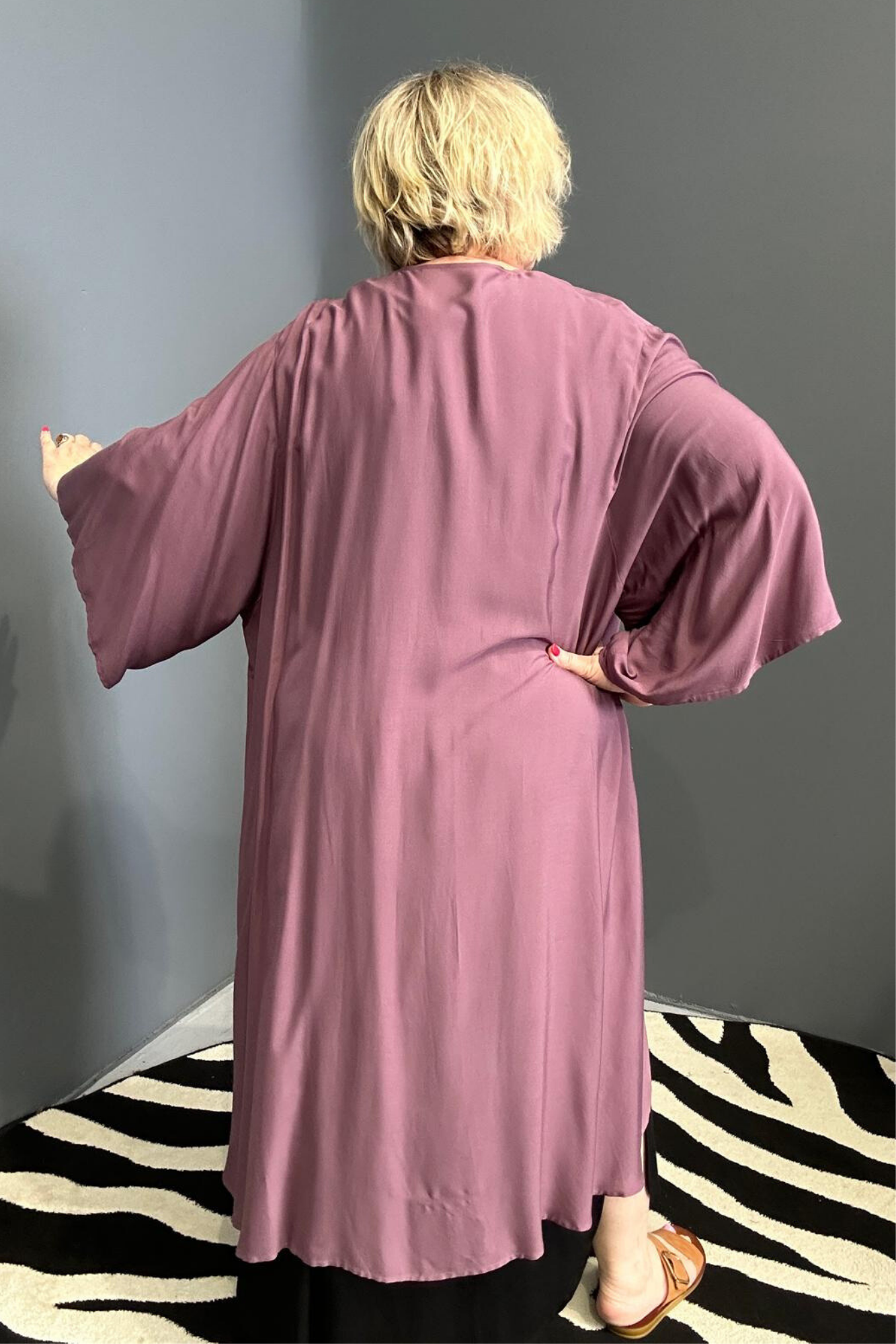 Flowy kimono duster in a luxe mulberry shade.