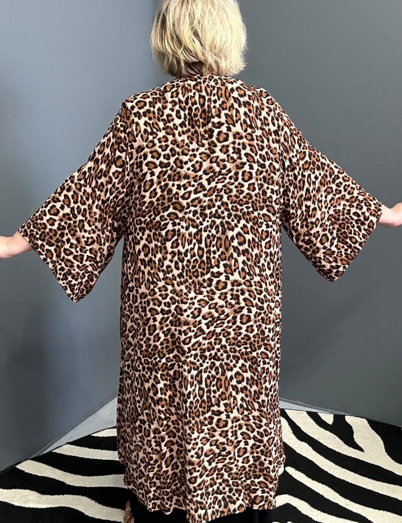 Flowy kimono duster with a chic leopard print.