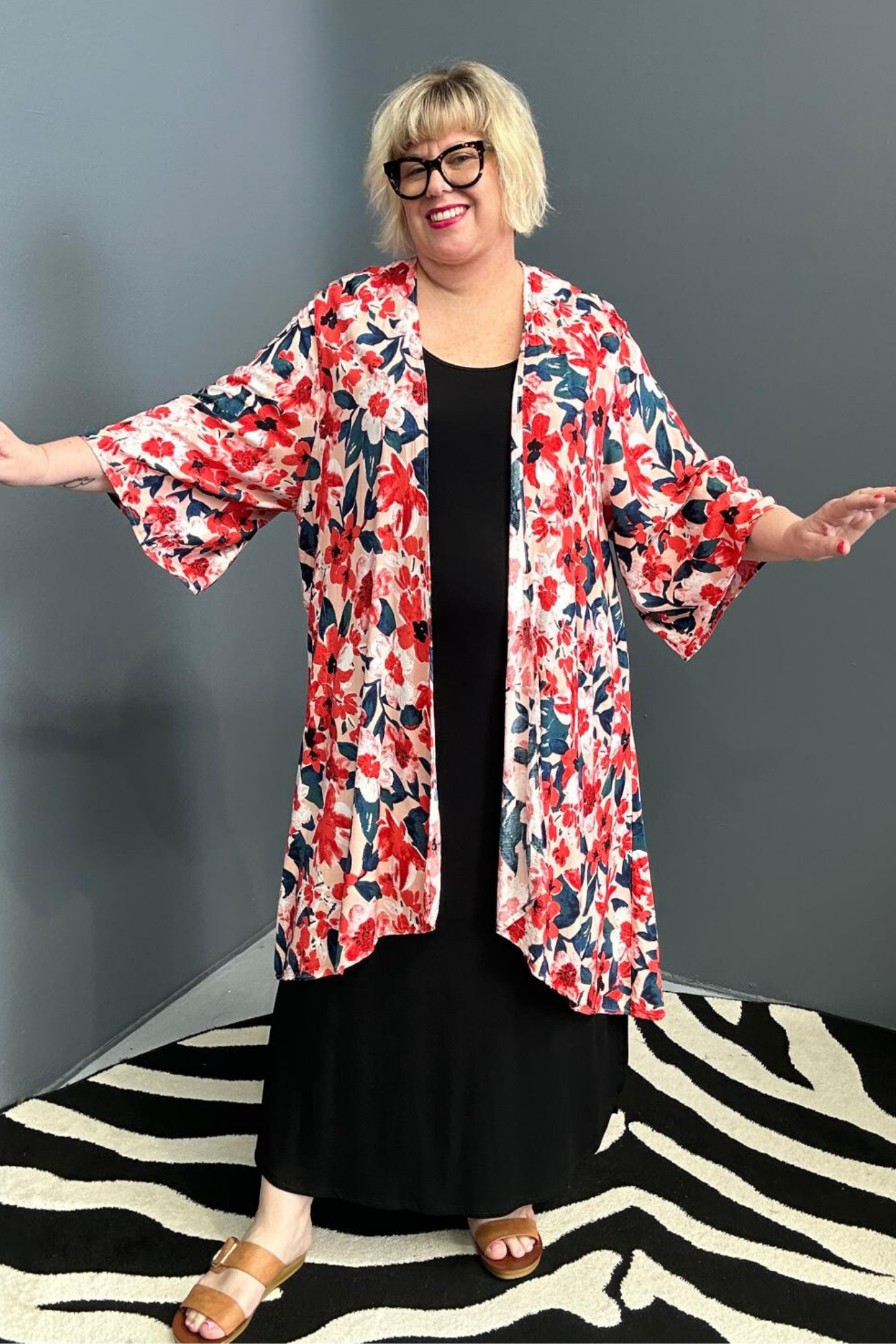 Flowy kimono duster with a bold Red Blooms print.