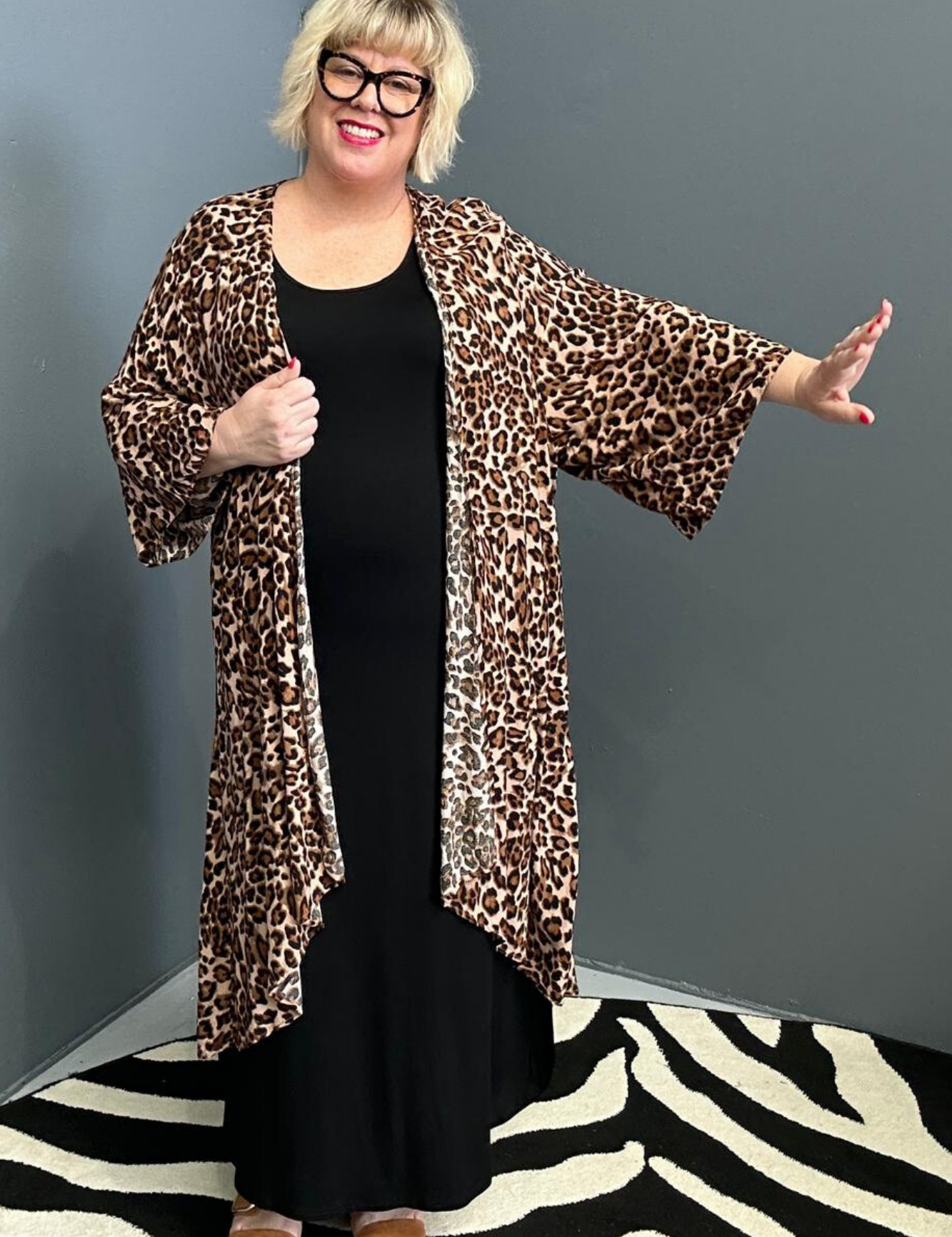 Flowy kimono duster with a chic leopard print.