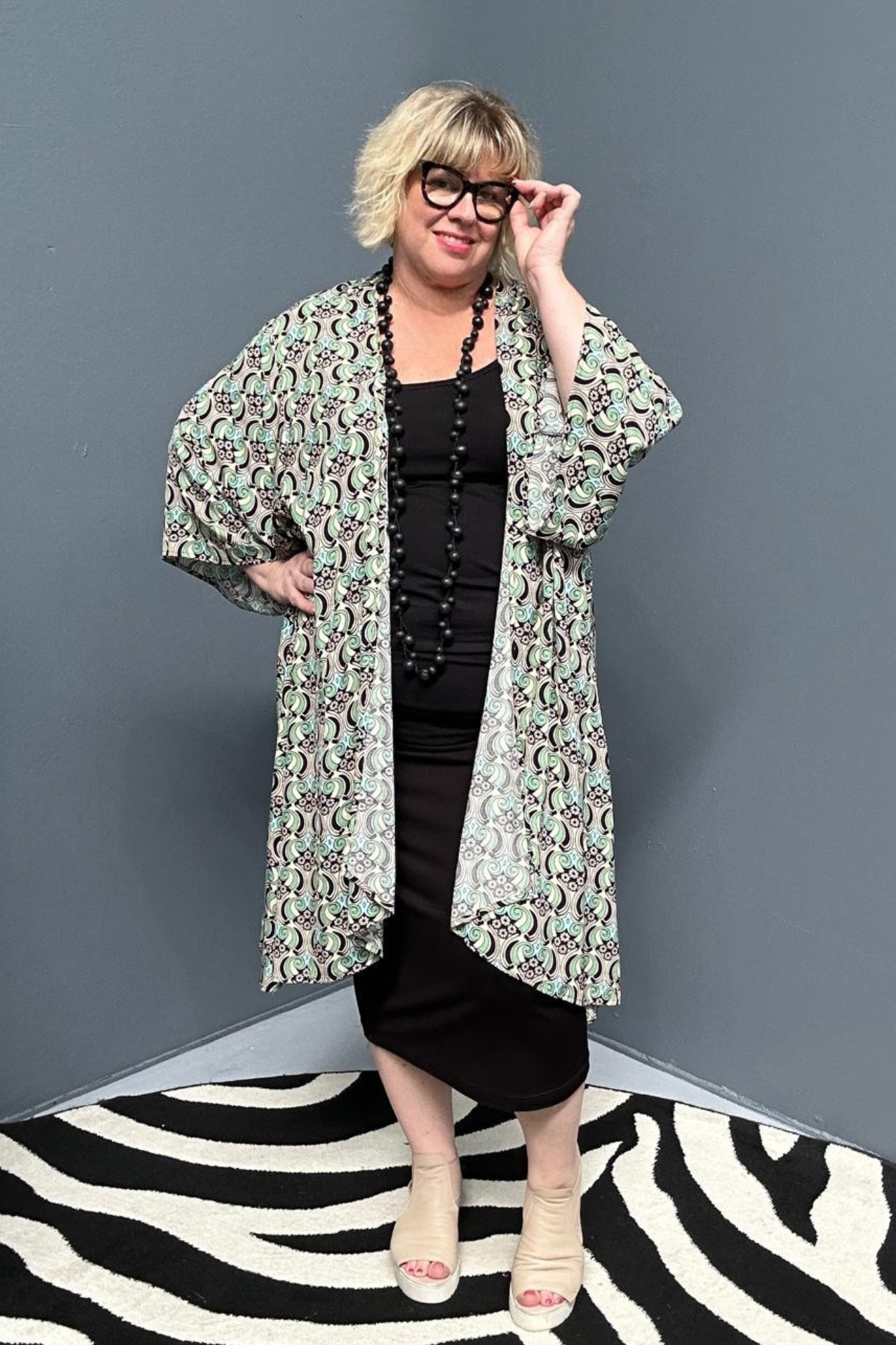 Flowy kimono duster with a refreshing Mint Swirl print.