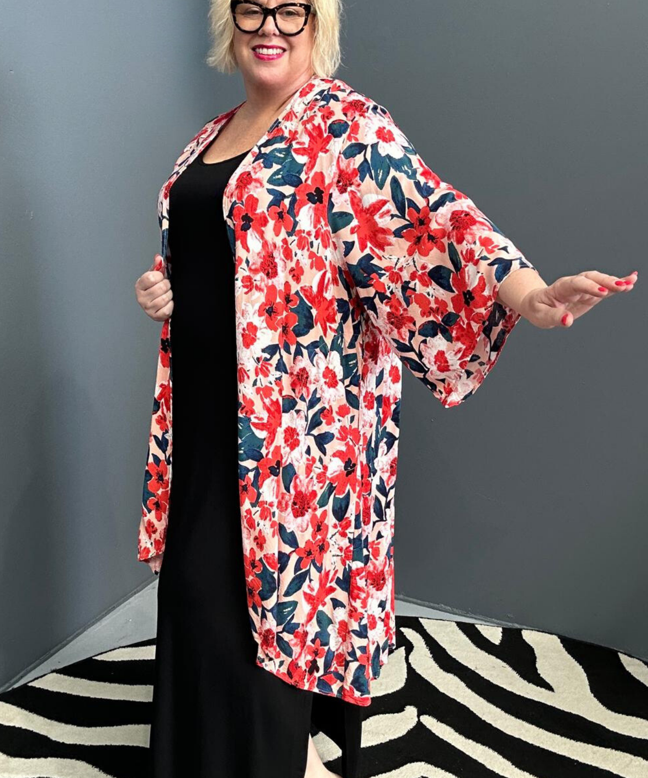 Flowy kimono duster with a bold Red Blooms print.