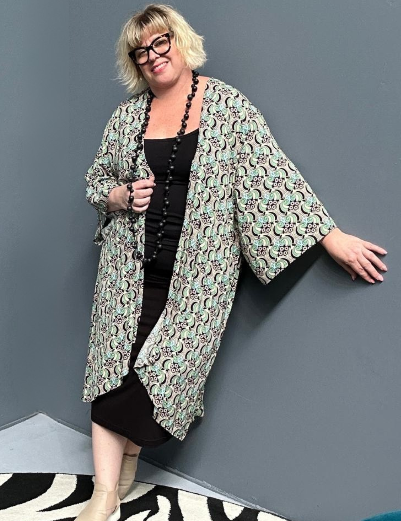 Flowy kimono duster with a refreshing Mint Swirl print.