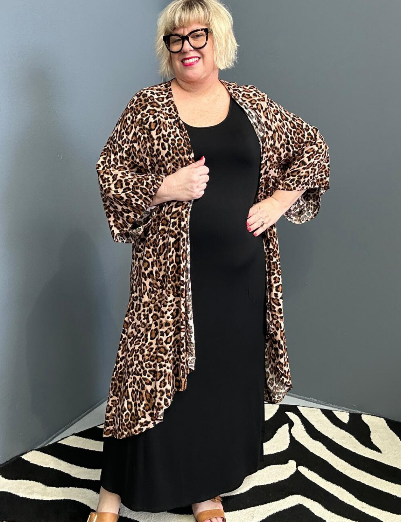 Flowy kimono duster with a chic leopard print.
