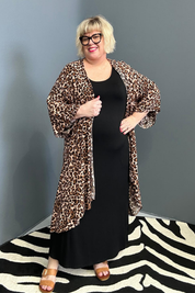 Flowy kimono duster with a chic leopard print.