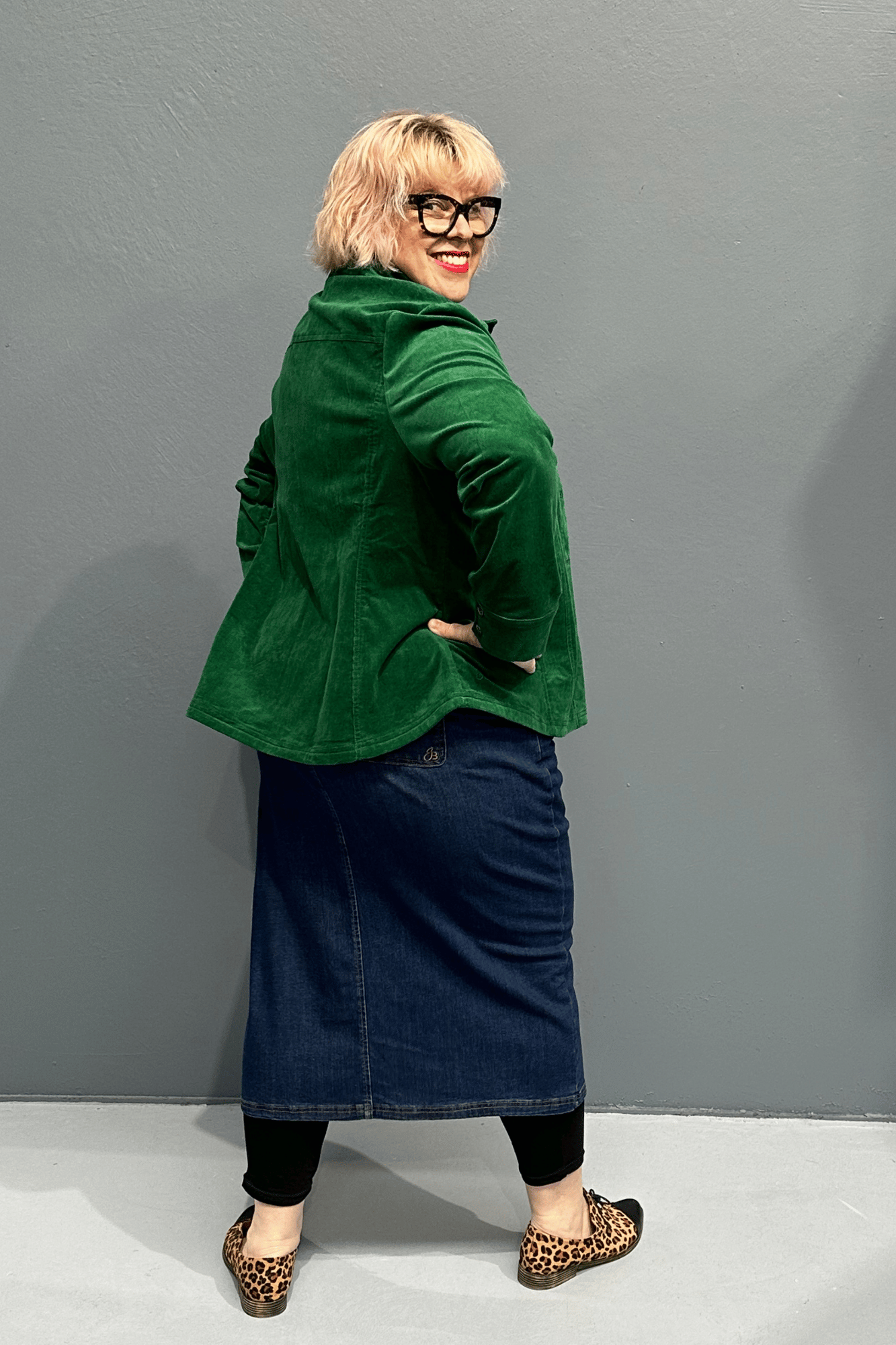 'AVA' is a plus-size stretch cord jacket - Emerald