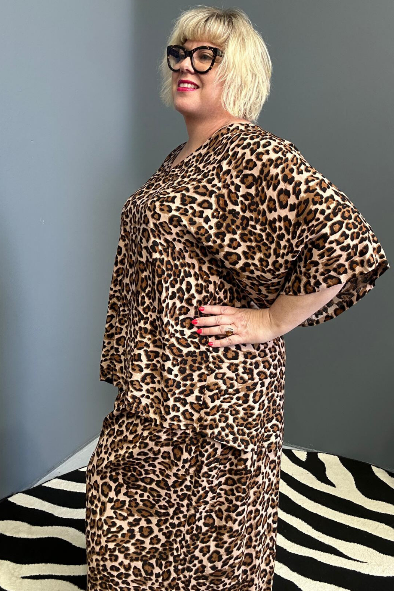 Plus-size leopard print top with a stylish, relaxed fit.