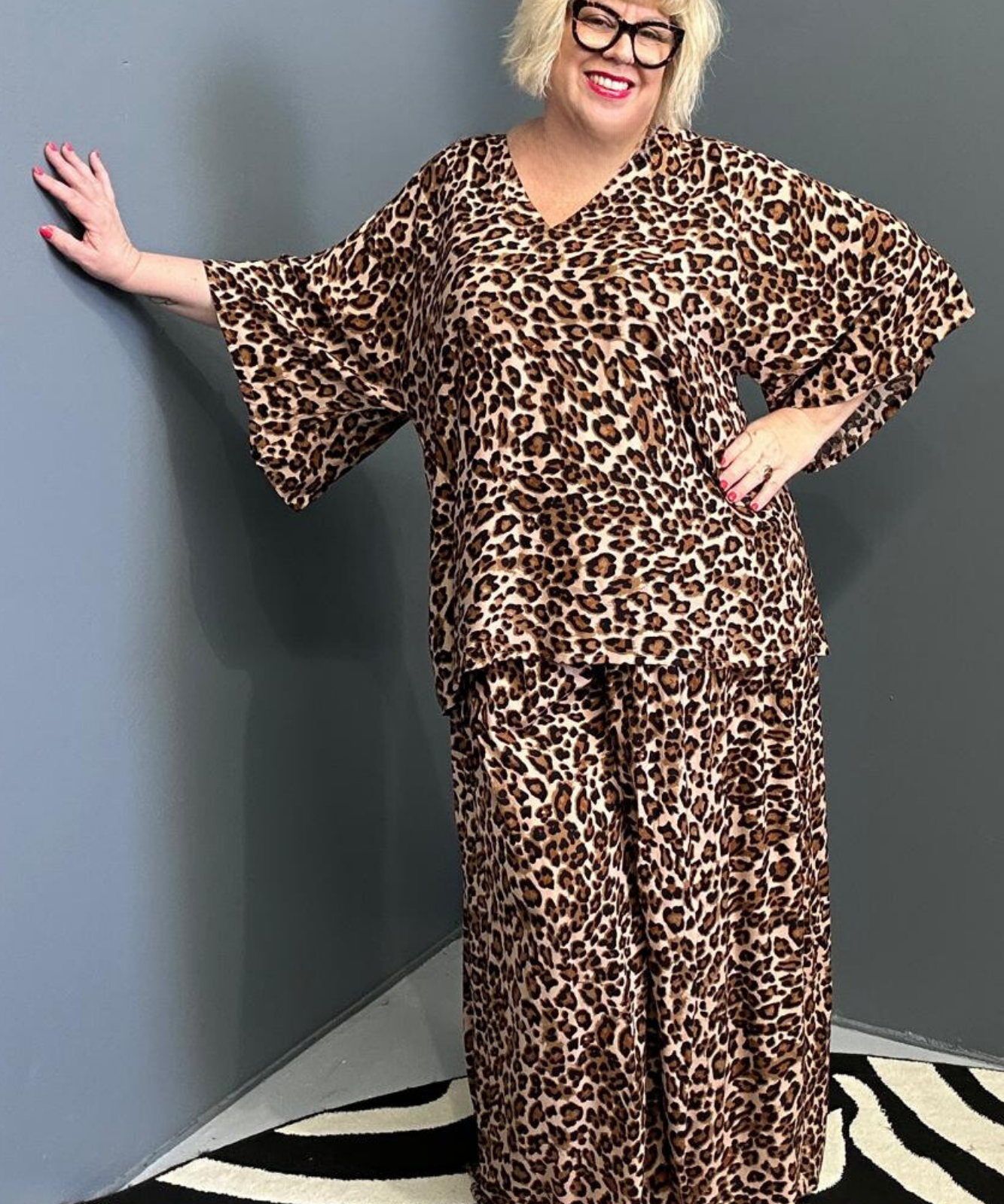 Plus-size leopard print top with a stylish, relaxed fit.