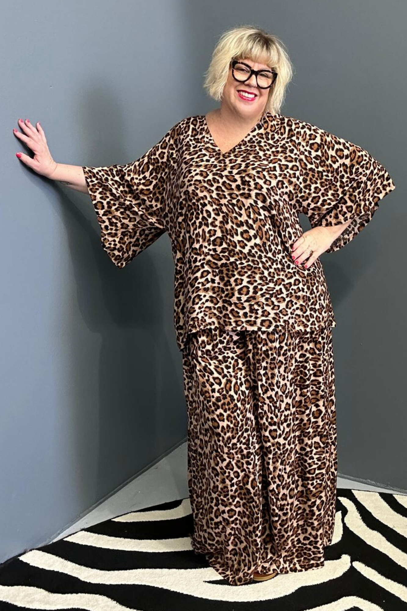 Plus-size leopard print top with a stylish, relaxed fit.