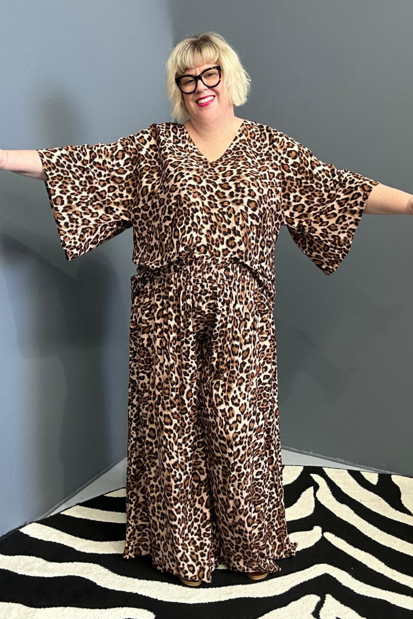Plus-size leopard print top with a stylish, relaxed fit.