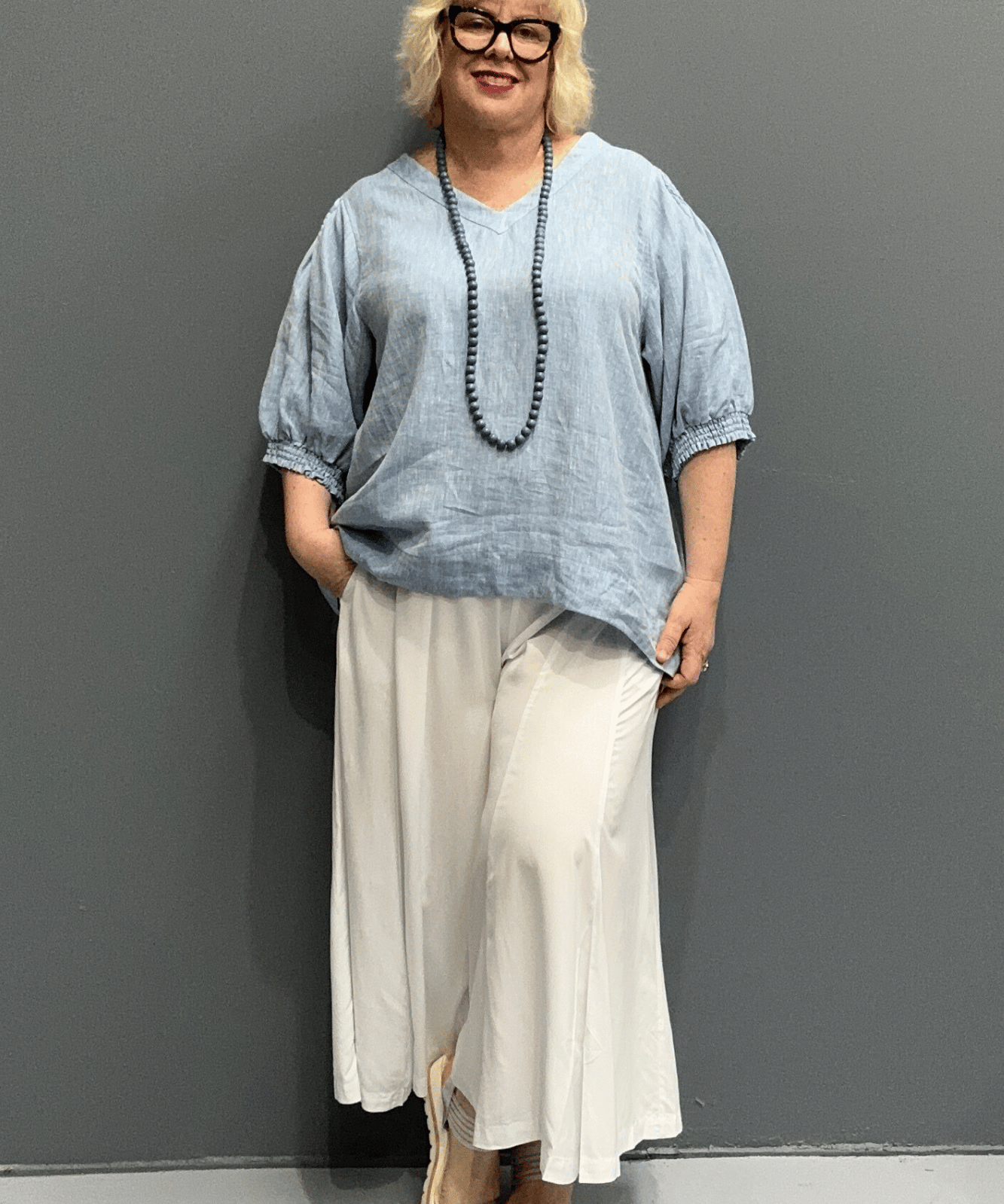 Plus size 'HOLLY' linen top with high-low hem and balloon sleeves for comfort and style.