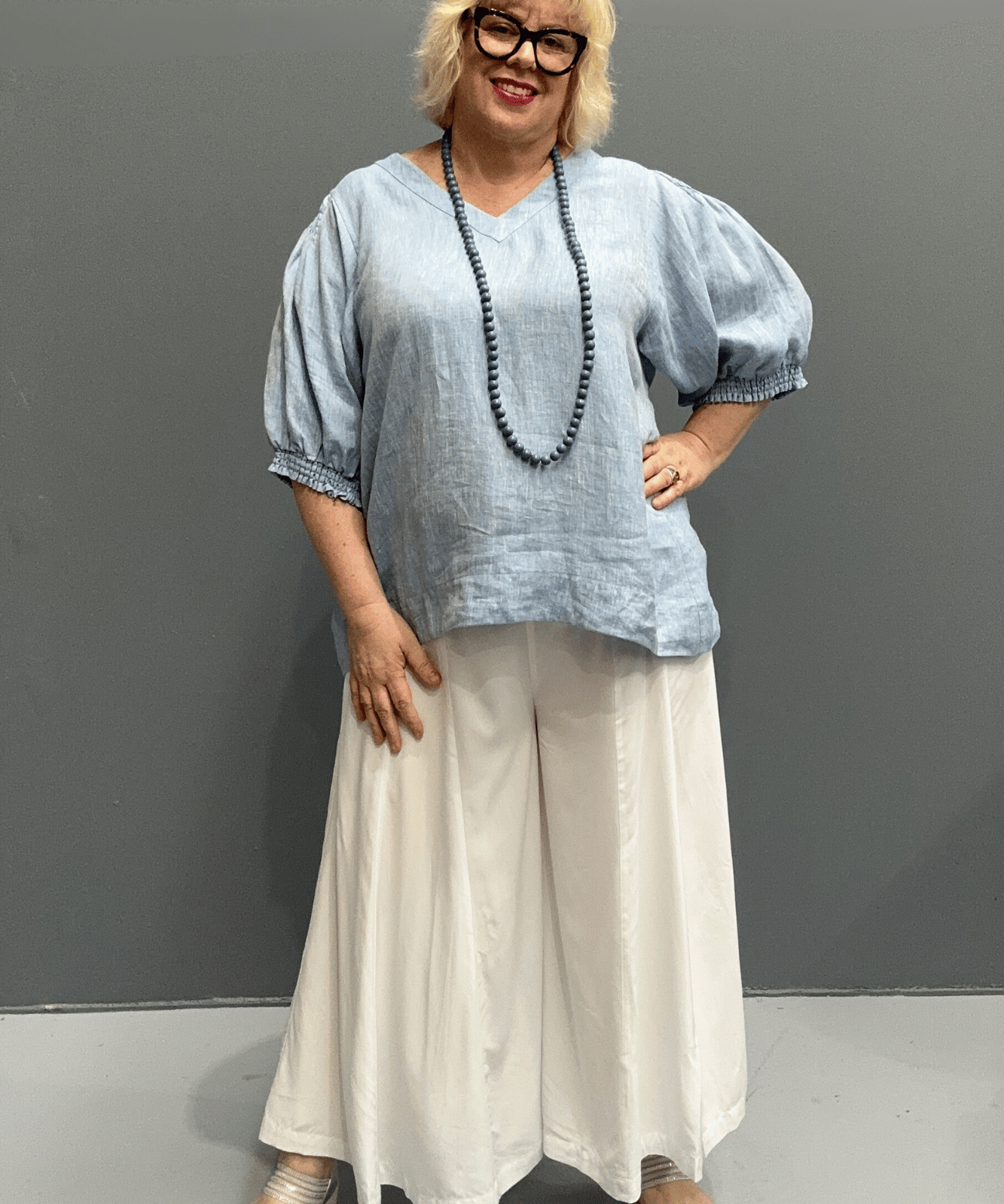 Plus size 'HOLLY' linen top with high-low hem and balloon sleeves for comfort and style.