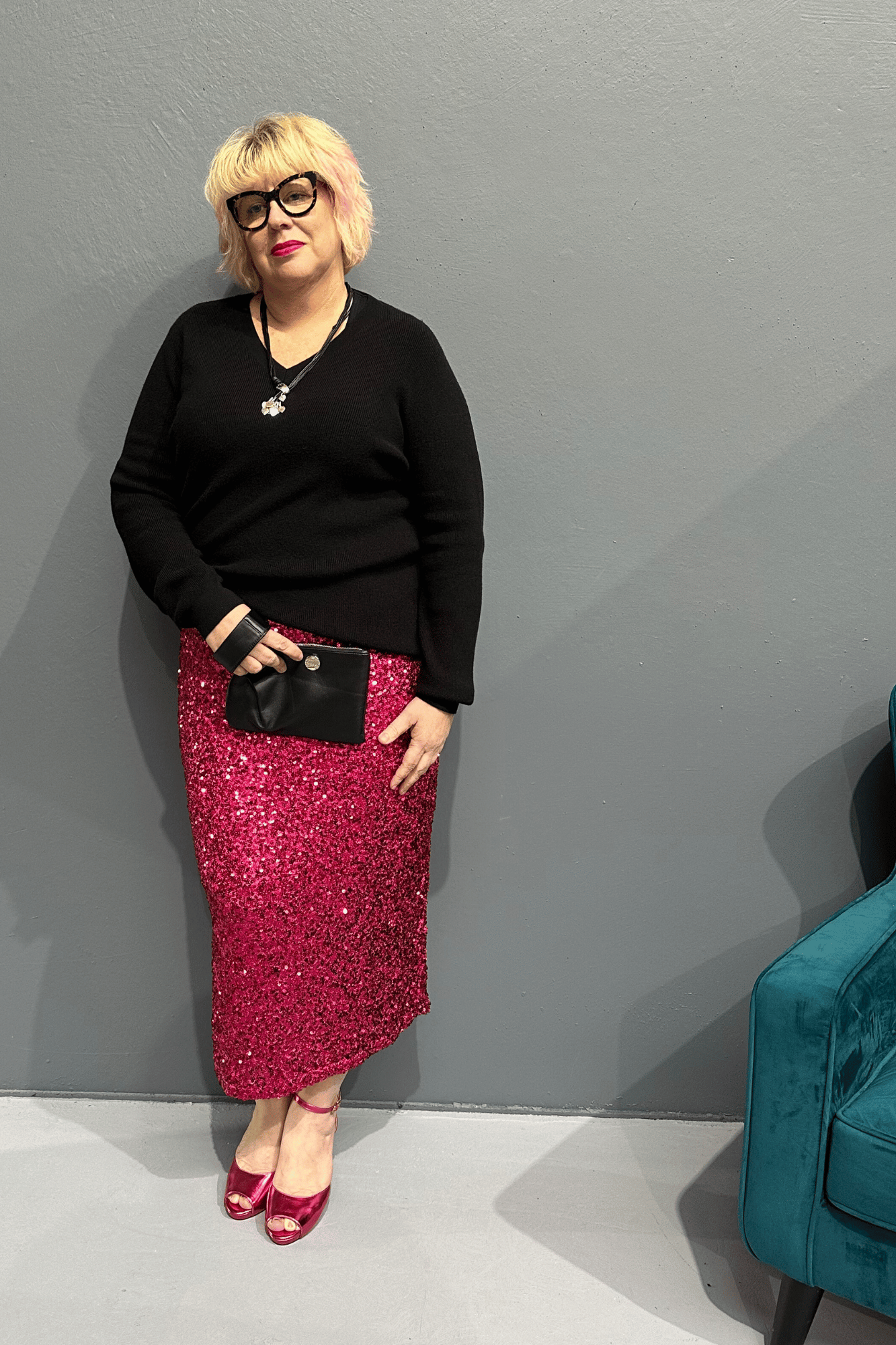 Pink sequin skirt in classic length, stylish and playful, perfect for plus size clothing.