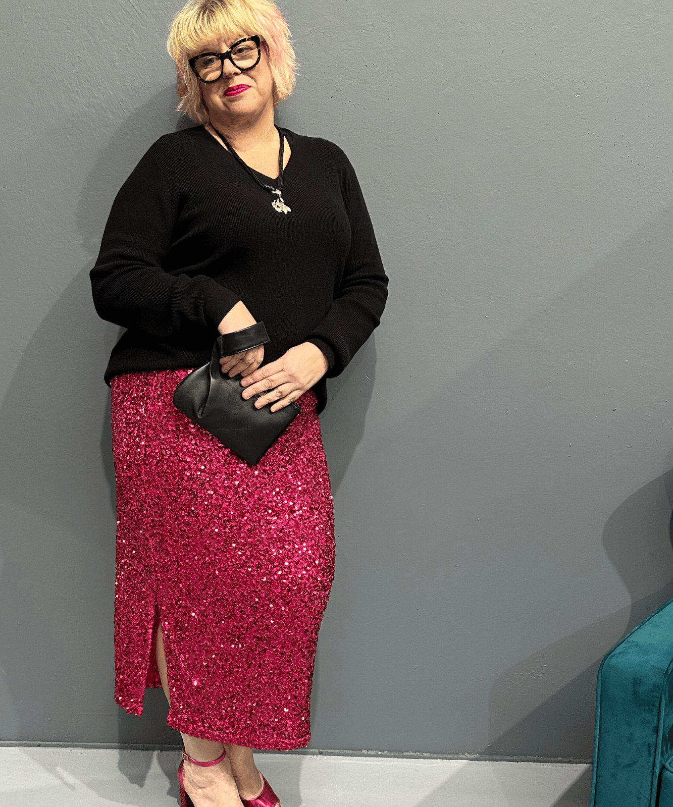 Pink sequin skirt in classic length, stylish and playful, perfect for plus size clothing.