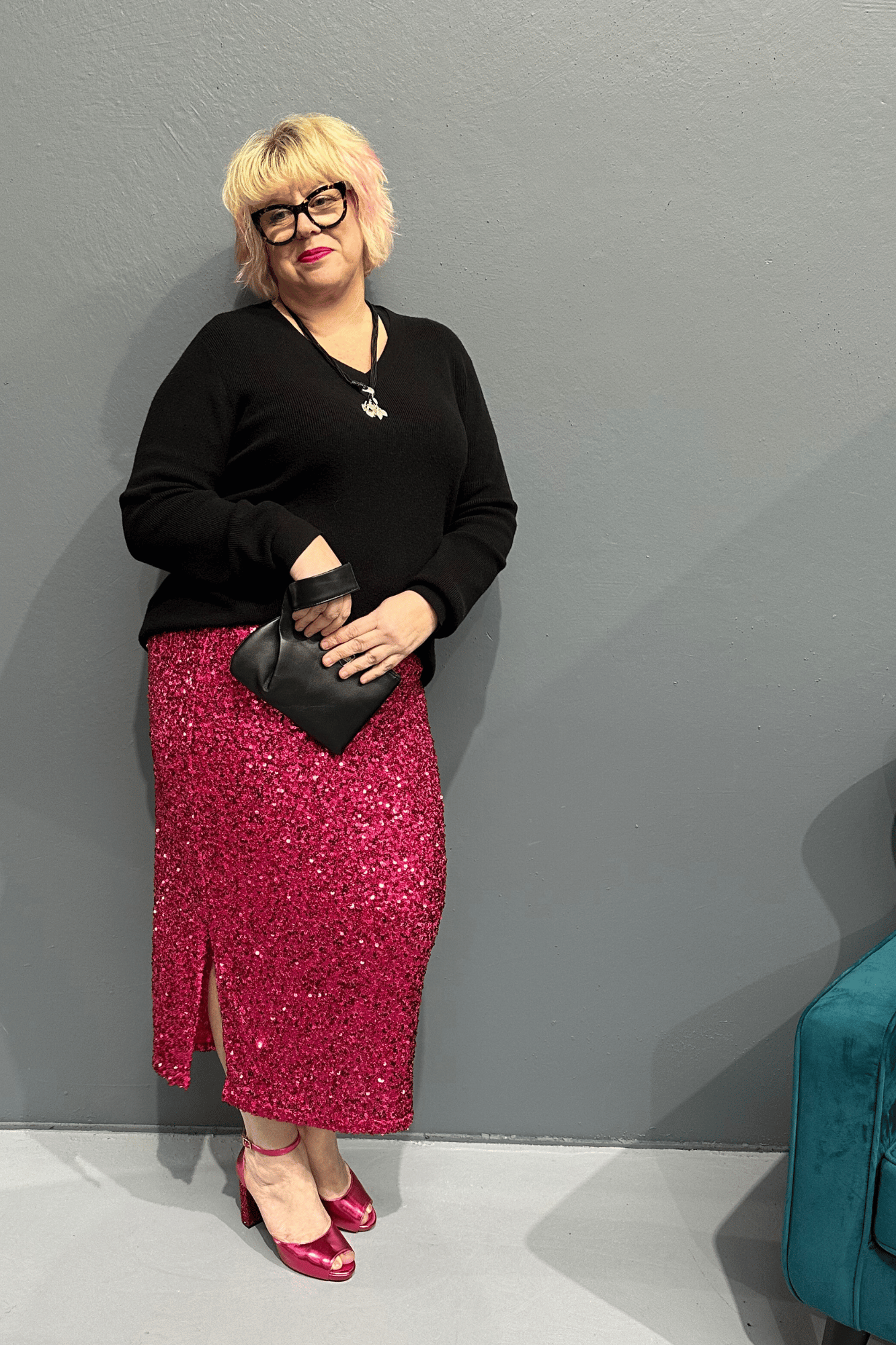 Pink sequin skirt in classic length, stylish and playful, perfect for plus size clothing.