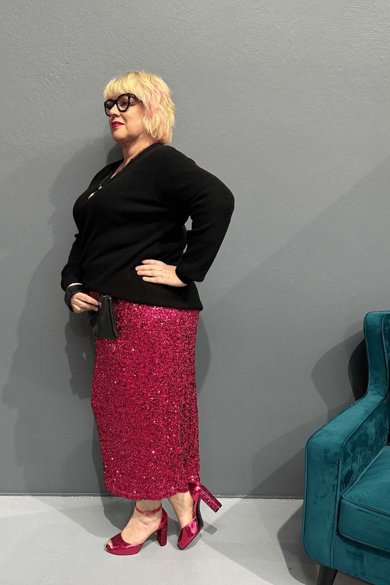 Pink sequin skirt in classic length, stylish and playful, perfect for plus size clothing.