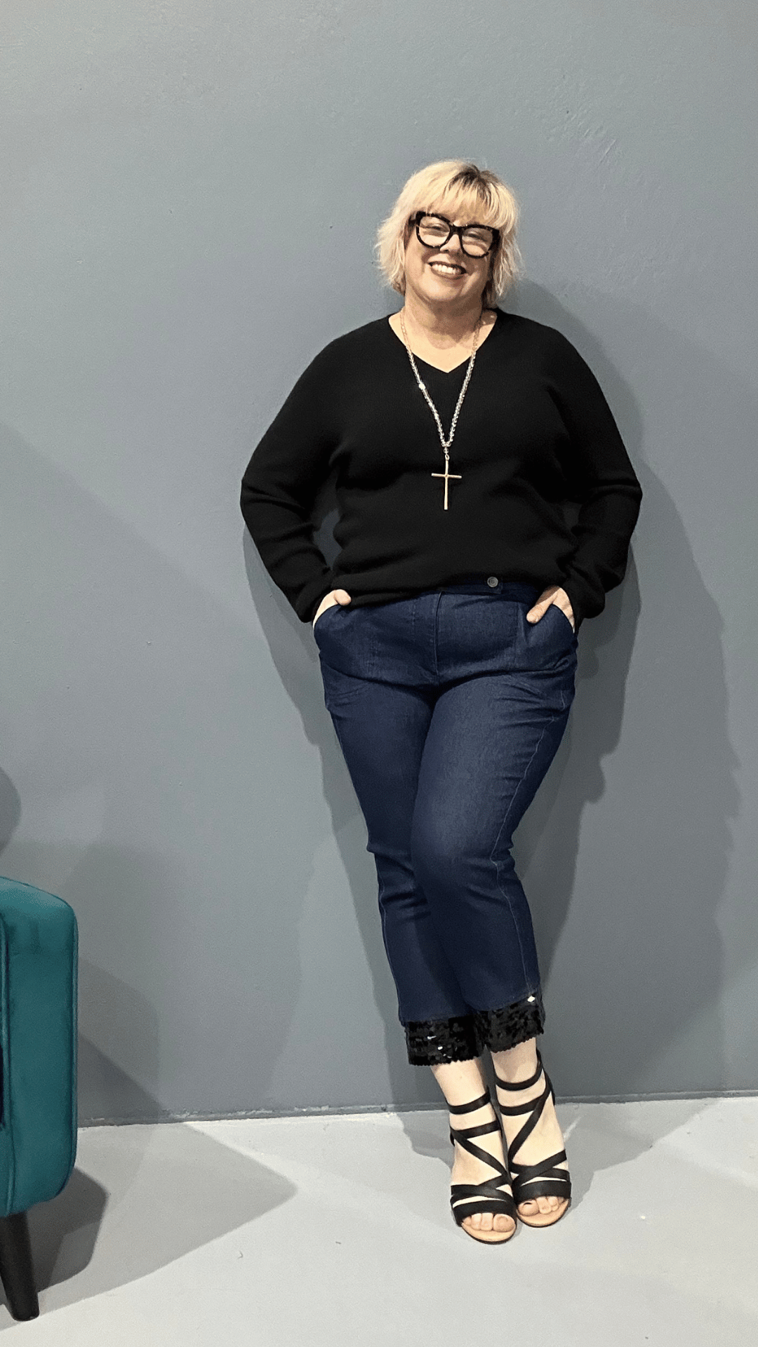 High-waisted 'Stella' 7/8 jeans with black sequined cuff for plus size women - Dark Denim.