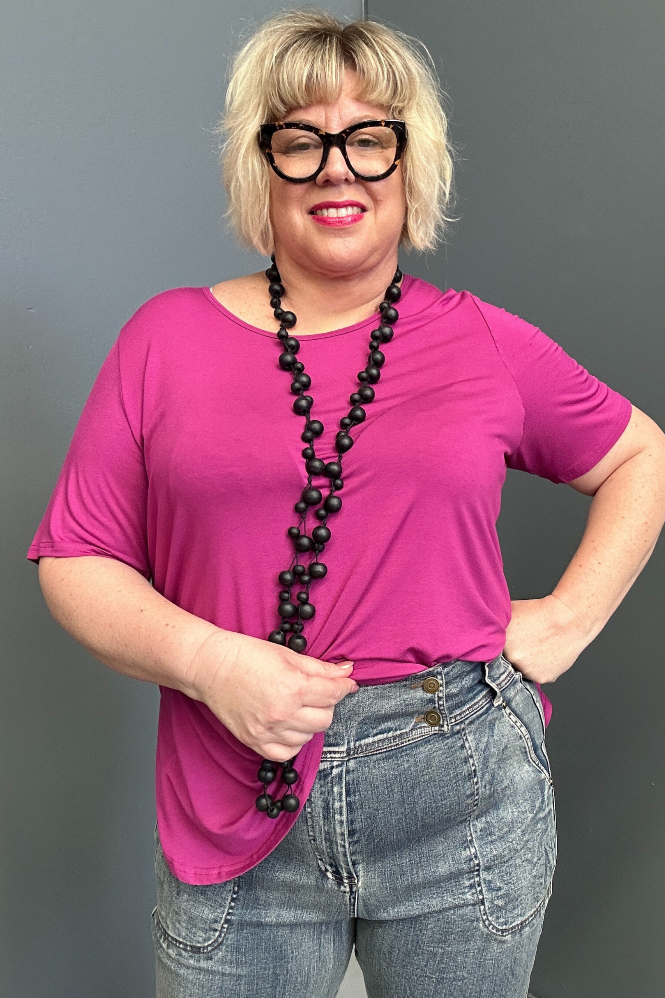 Plus-size vintage wash 7/8 slim jeans with stretch fit.