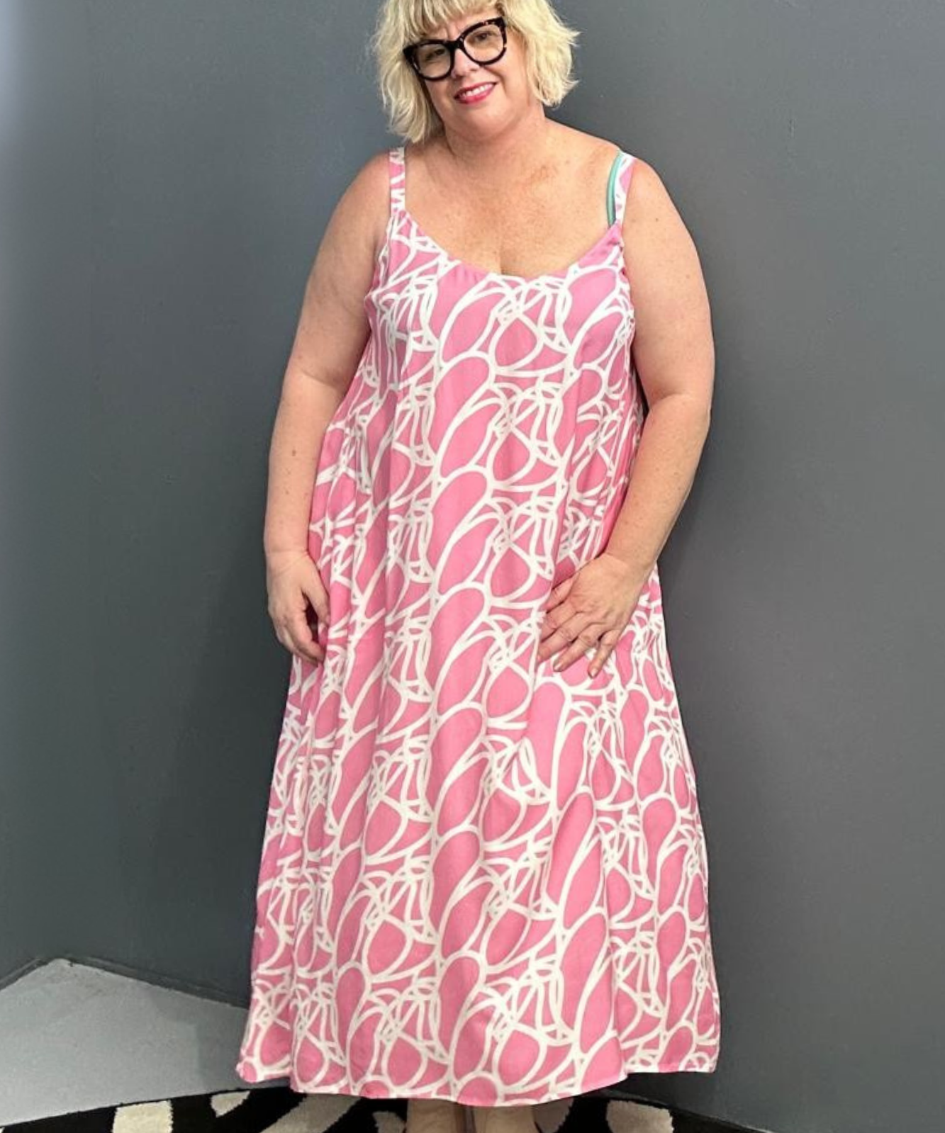 Plus-size pink singlet dress with a soft, breathable fit.