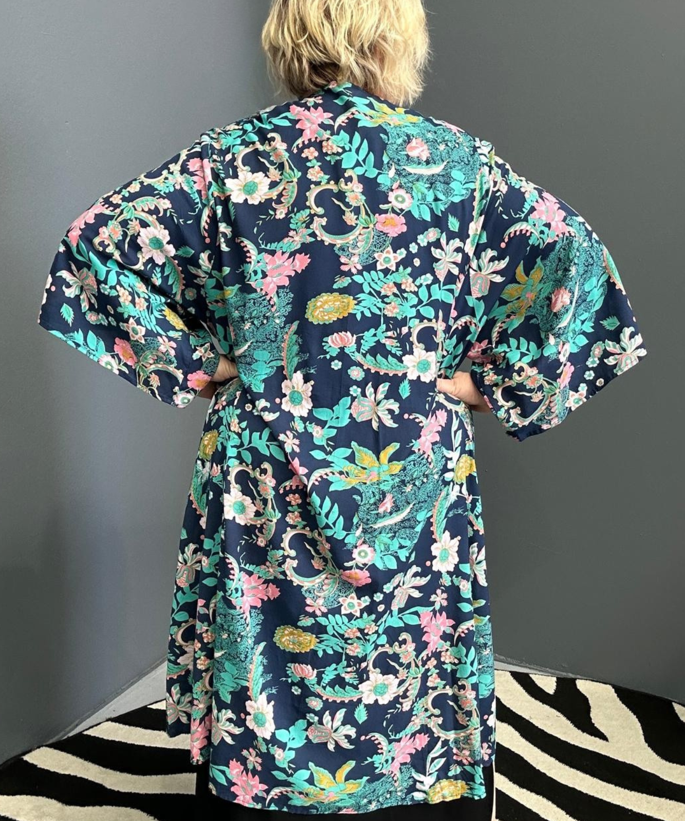 Asami kimono duster - navy floral back