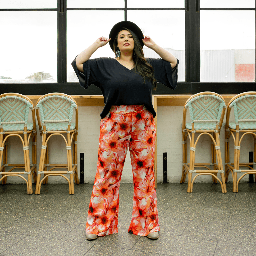 Floral print wide-leg pants with a cinched high waist, perfect for curvy women seeking plus size fashion.